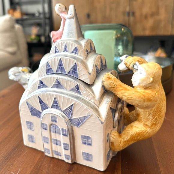 Omnibus King Kong New York Ceramic Tea Pot - Picture 11 of 15